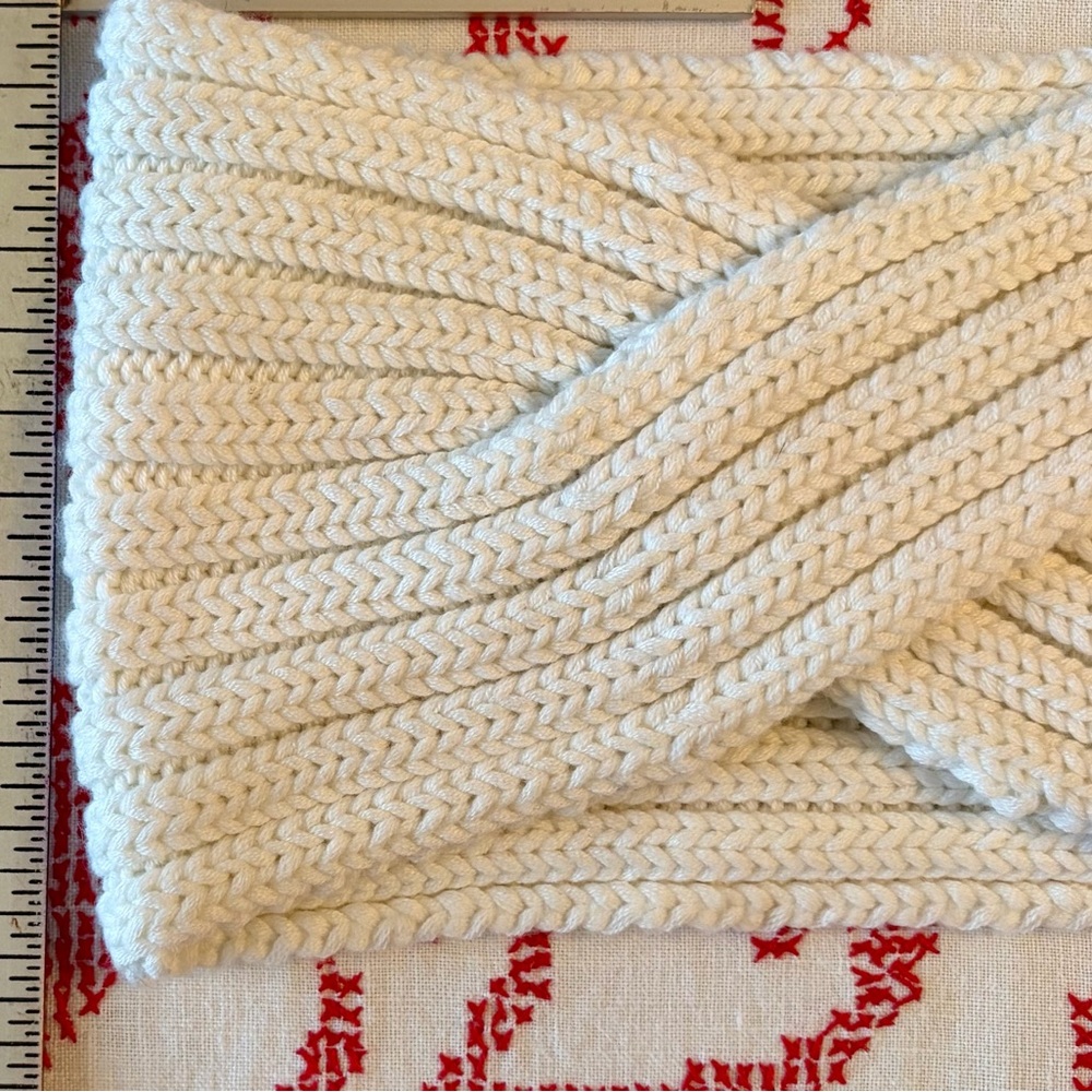 UGG Winter White/Cream Knit Headband and Fingerless Gloves - Picture 2 of 13